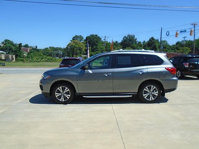 2020 NISSAN Pathfinder