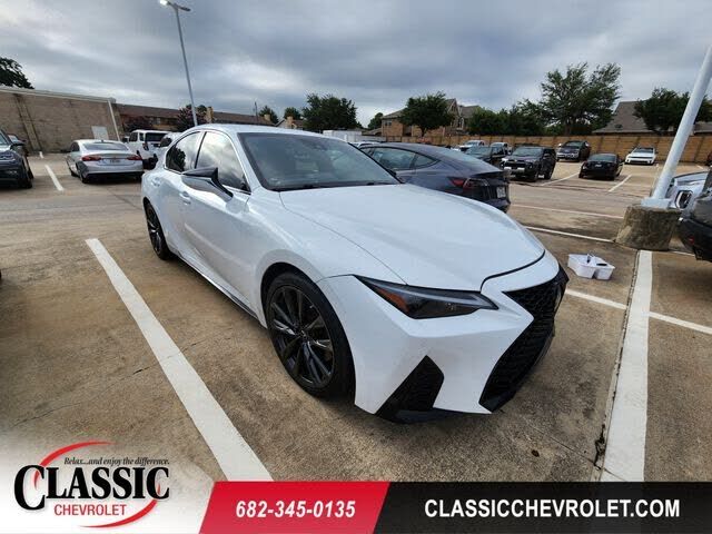 2022 LEXUS IS
