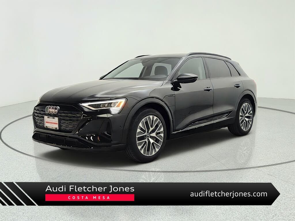2024 AUDI Q8