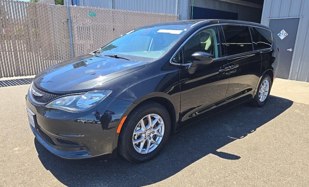 2024 CHRYSLER Voyager