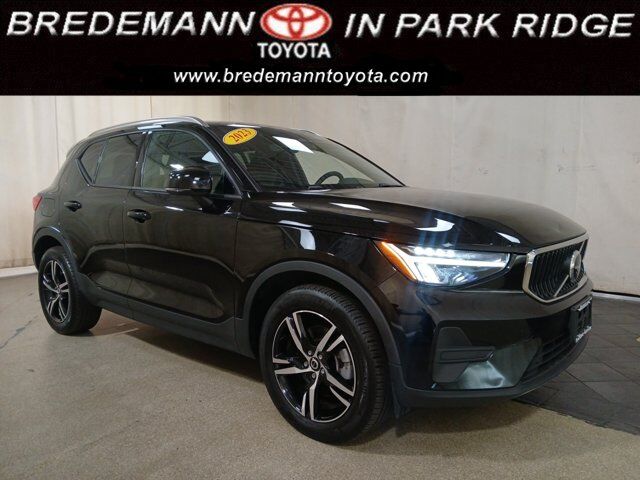 2023 VOLVO XC40