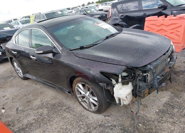 2010 NISSAN Maxima