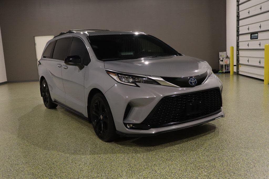 2023 TOYOTA Sienna