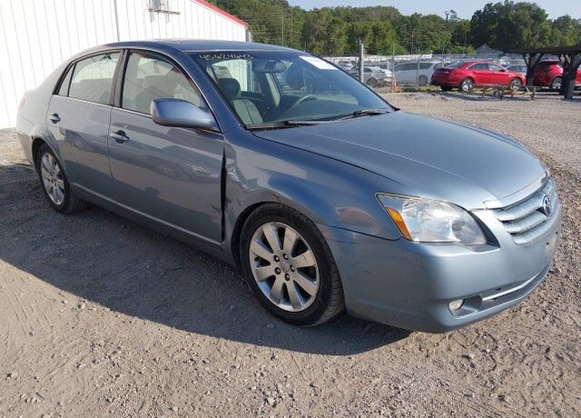 2005 TOYOTA Avalon