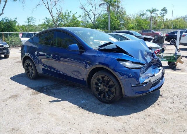 2025 TESLA Model Y