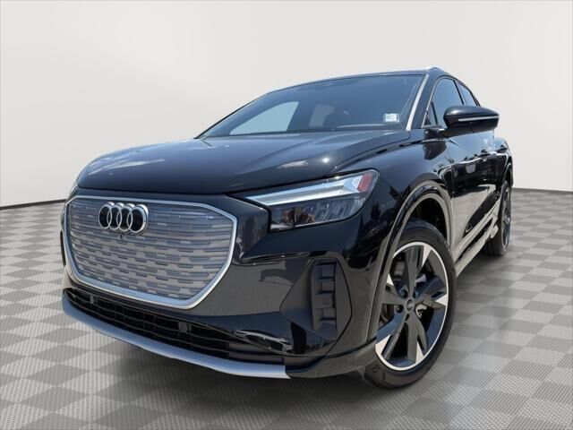 2022 AUDI Q4
