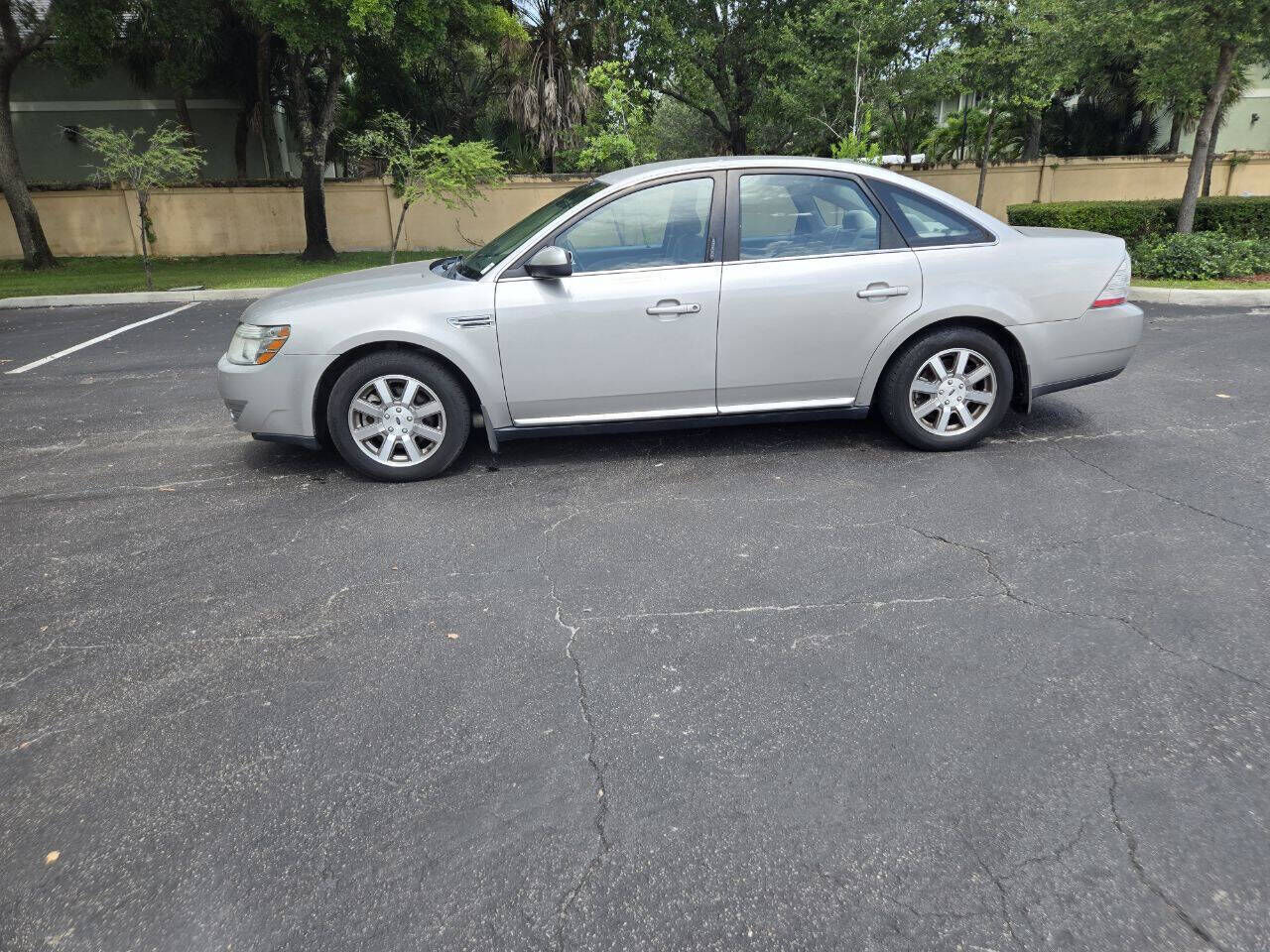 2008 FORD Taurus
