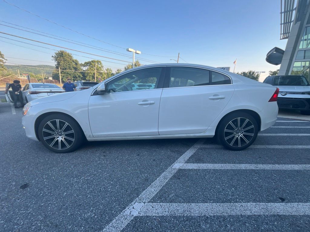 2018 VOLVO S60