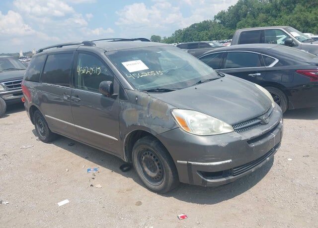 2004 TOYOTA Sienna