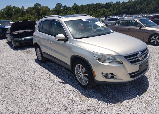 2011 VOLKSWAGEN Tiguan