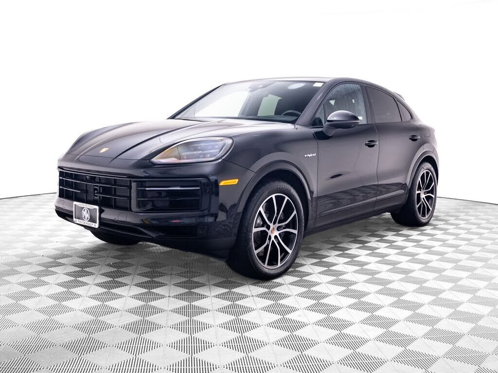 2025 PORSCHE Cayenne
