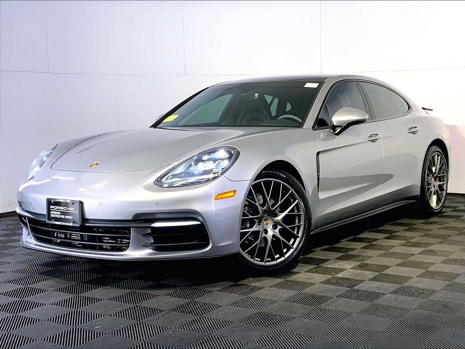 2019 PORSCHE Panamera