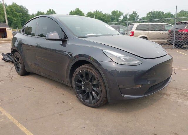 2024 TESLA Model Y