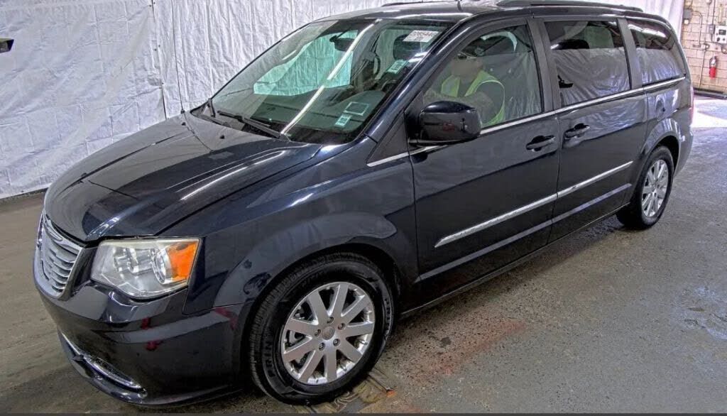 2014 CHRYSLER Town and Country