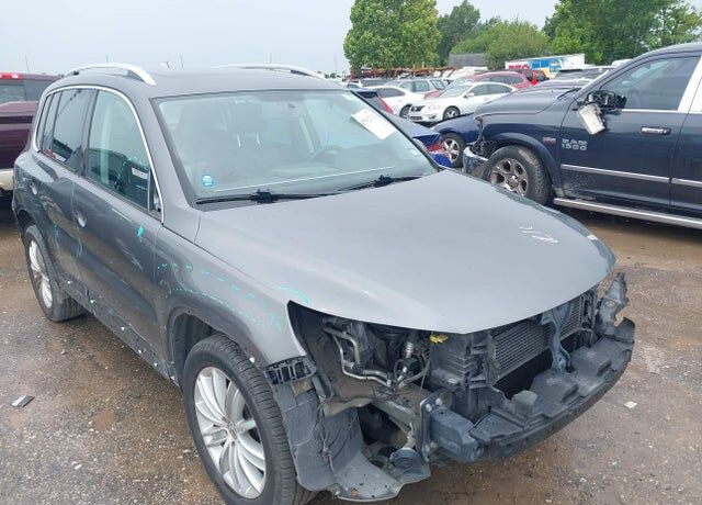 2012 VOLKSWAGEN Tiguan