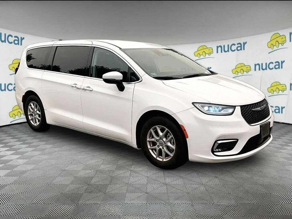 2023 CHRYSLER Pacifica