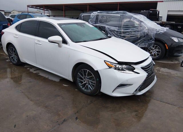 2017 LEXUS ES