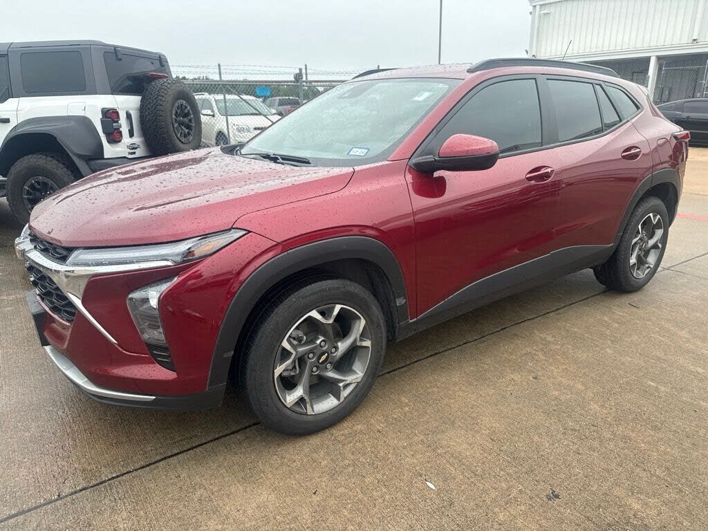 2025 CHEVROLET Trax