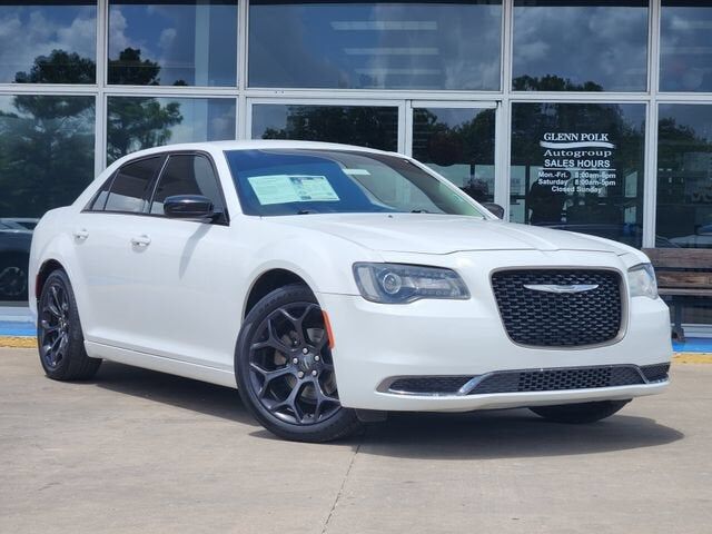 2019 CHRYSLER 300