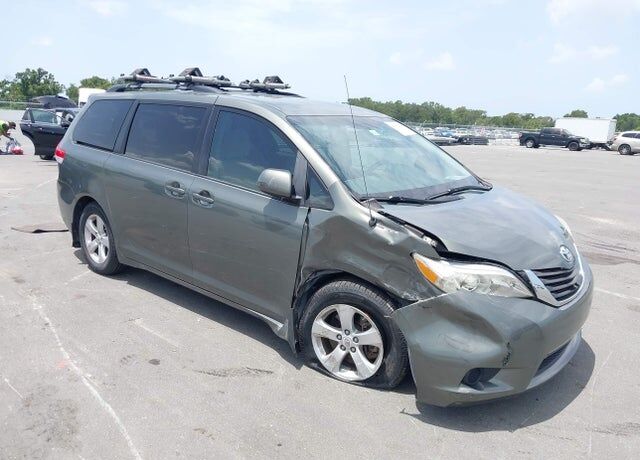 2011 TOYOTA Sienna