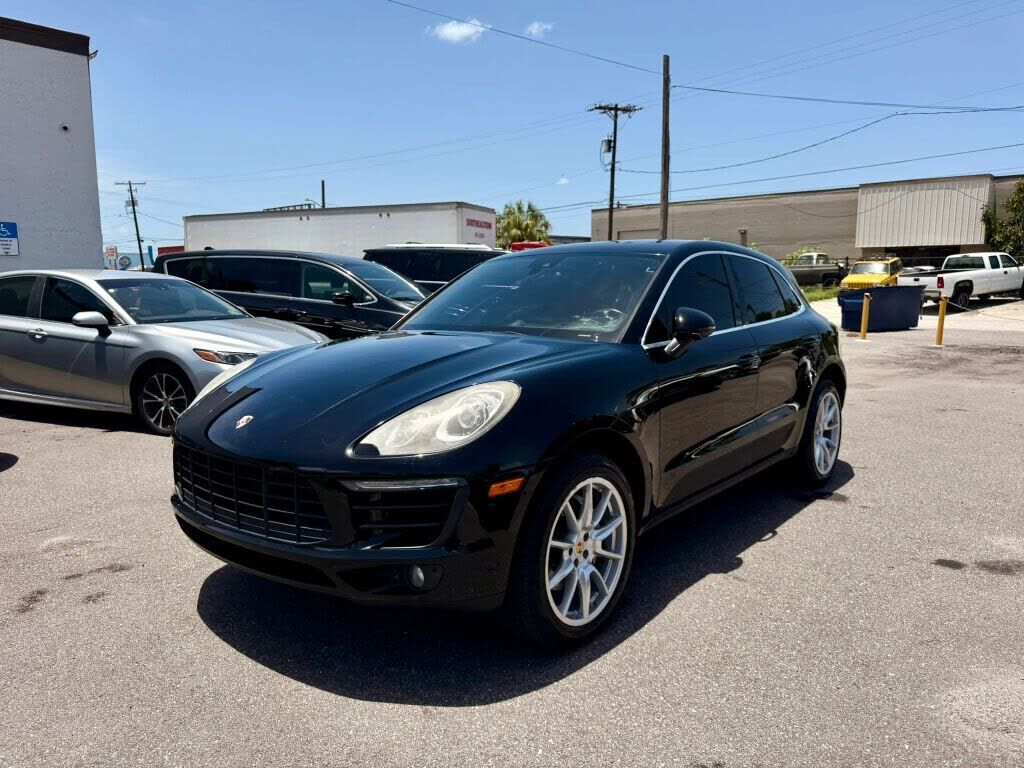 2017 PORSCHE Macan