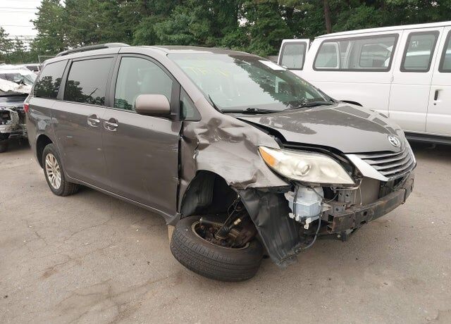 2015 TOYOTA Sienna