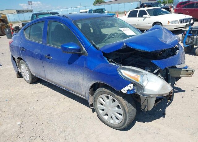 2017 NISSAN Versa