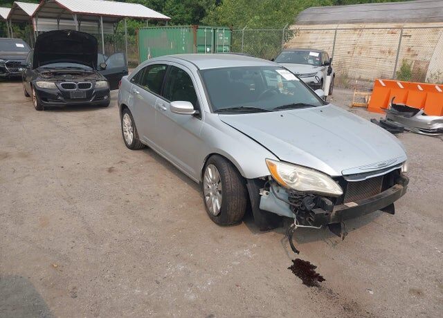 2011 CHRYSLER 200