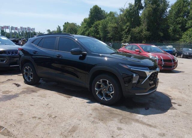 2025 CHEVROLET Trax