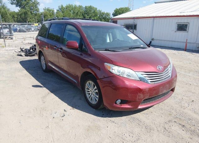 2016 TOYOTA Sienna