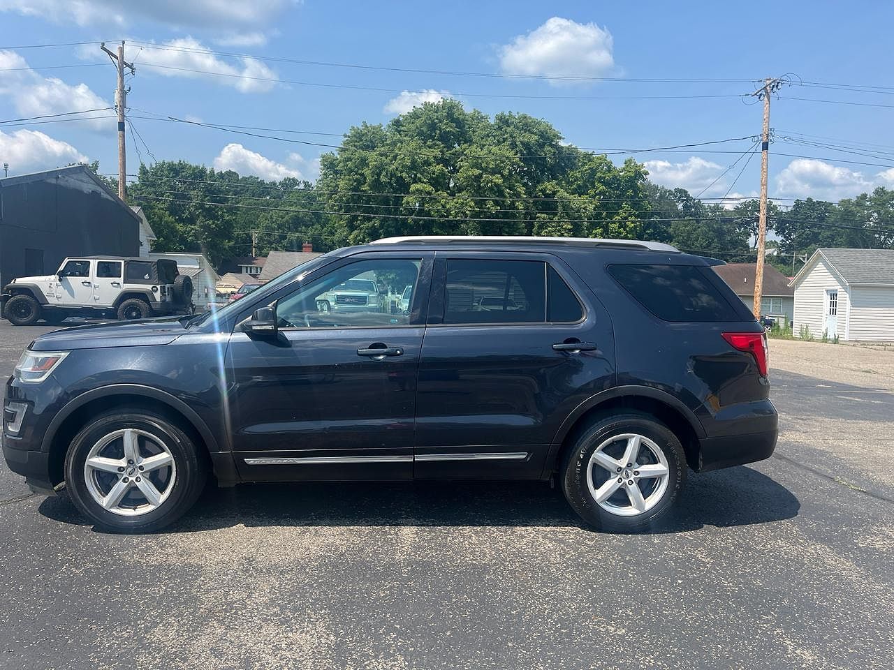 2017 FORD Explorer