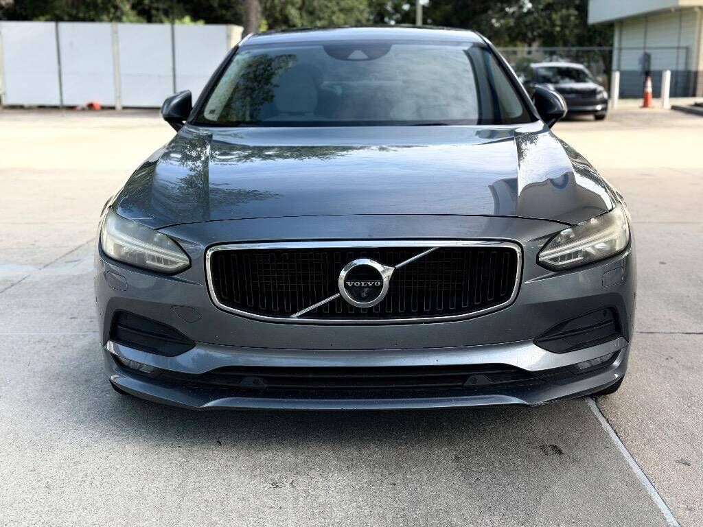 2017 VOLVO S90