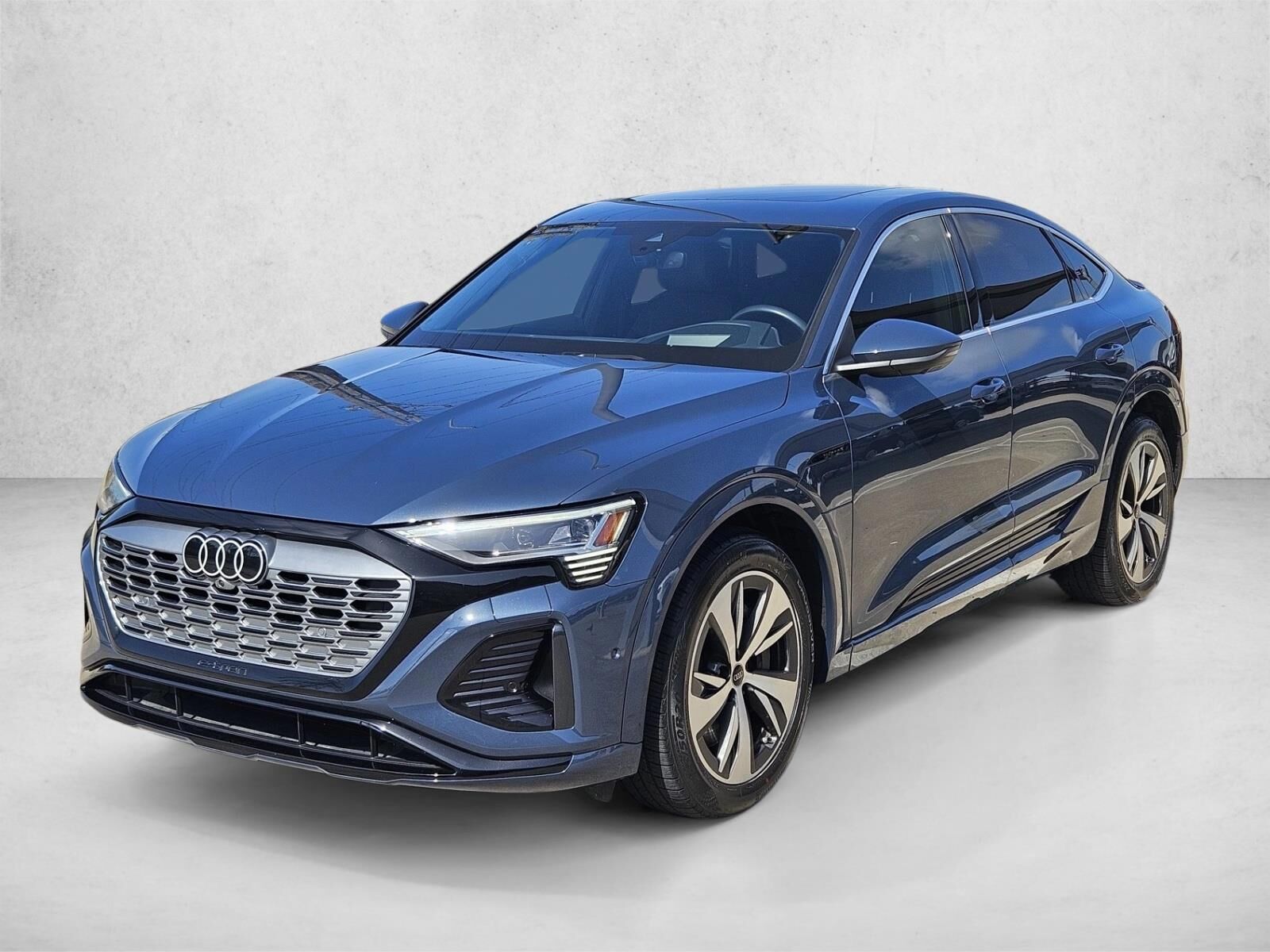 2024 AUDI Q8