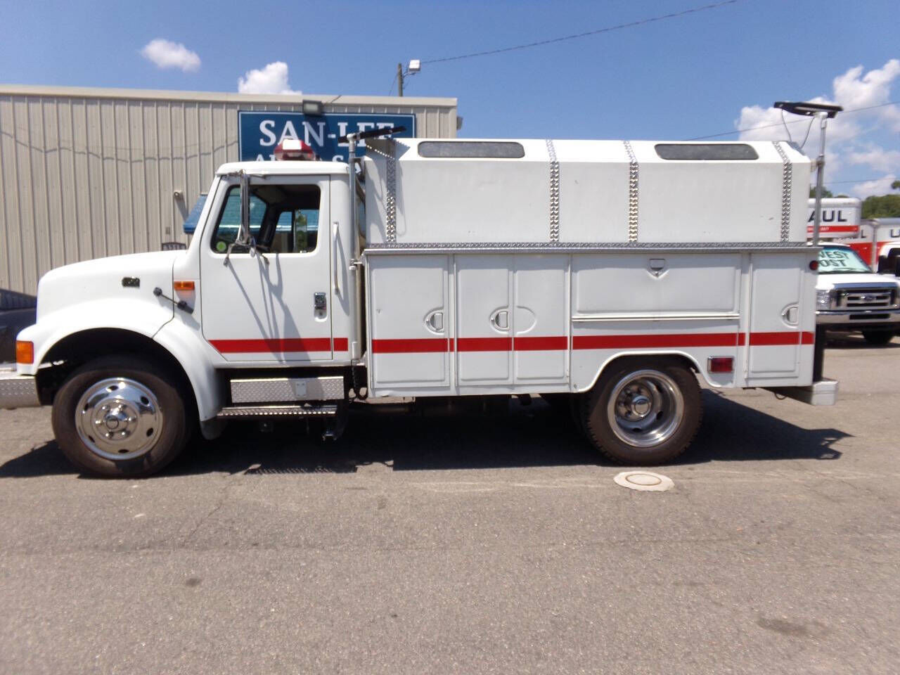 1995 INTERNATIONAL 4700 Low Profile
