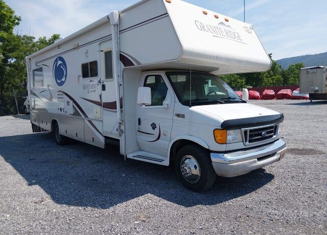 2004 FORD E-450
