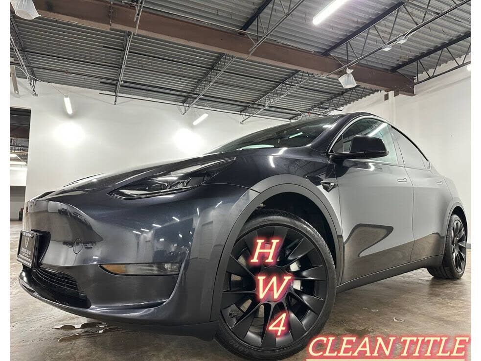 2024 TESLA Model Y