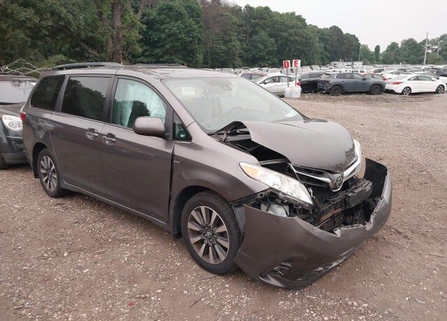 2018 TOYOTA Sienna