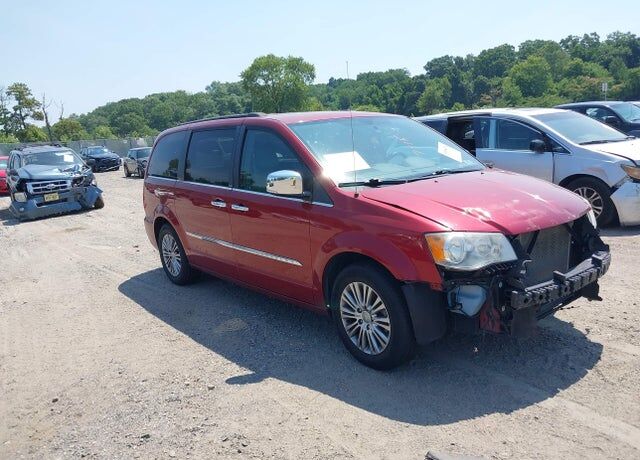 2014 CHRYSLER Town and Country