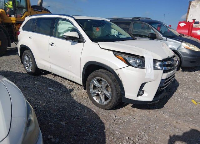 2017 TOYOTA Highlander