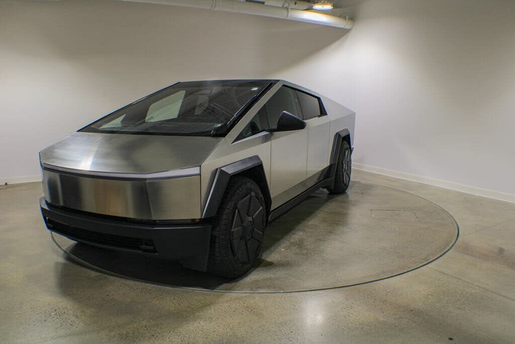 2025 TESLA Cybertruck