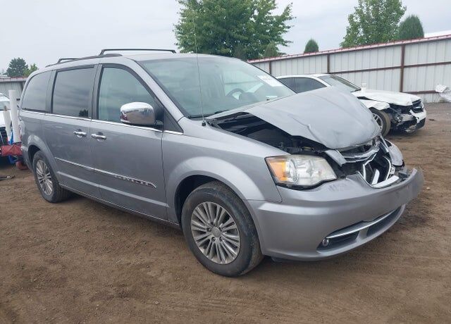 2014 CHRYSLER Town and Country