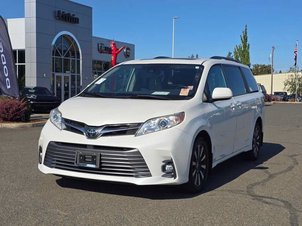 2019 TOYOTA Sienna