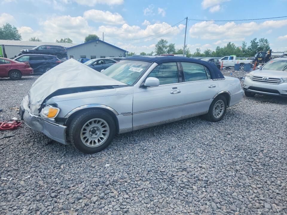 1999 LINCOLN Town Car