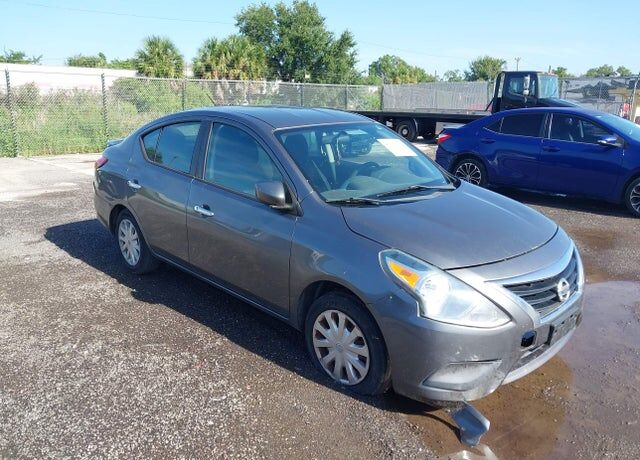 2017 NISSAN Versa
