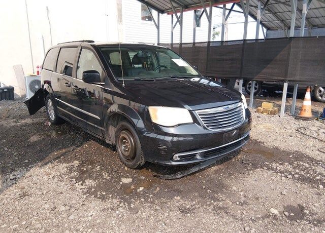 2013 CHRYSLER Town and Country