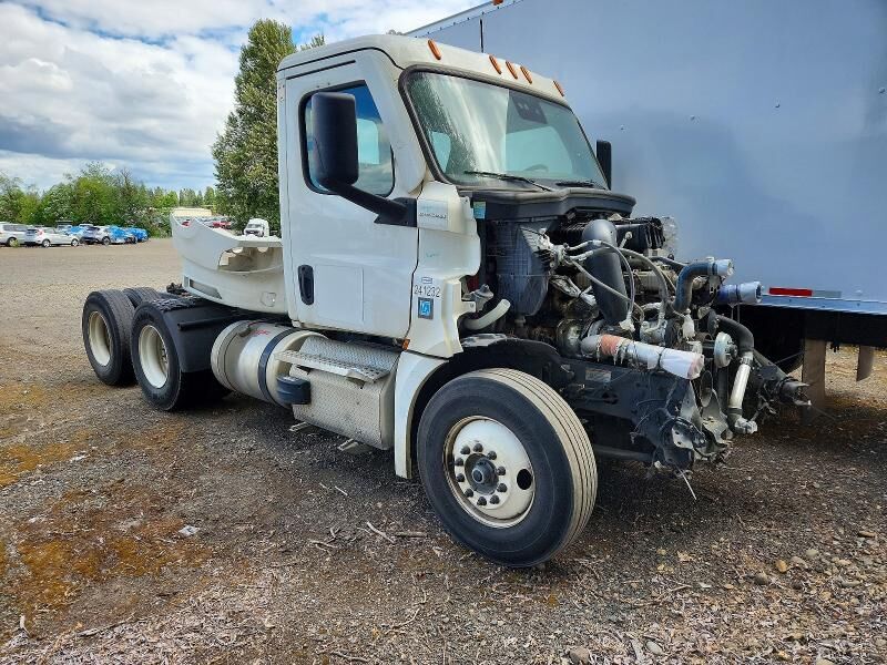 2023 FREIGHTLINER Cascadia