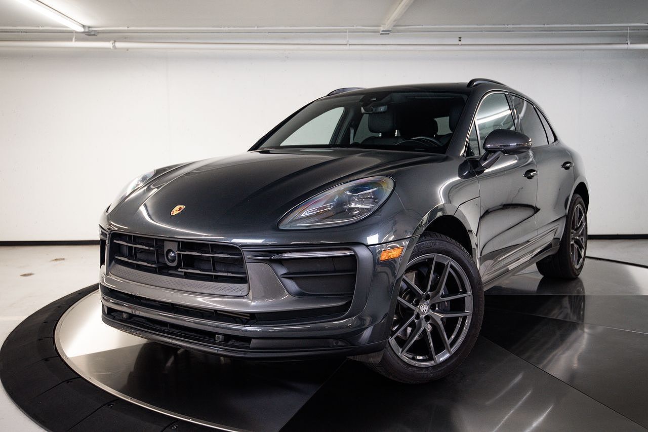 2024 PORSCHE Macan