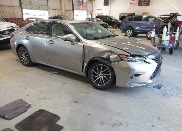2017 LEXUS ES