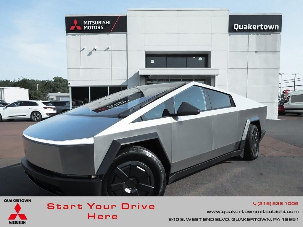 2025 TESLA Cybertruck