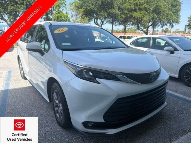 2025 TOYOTA Sienna
